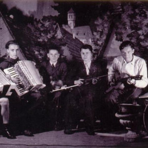 Hudební skupina v roce 1944