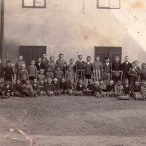 Hrkači u Dvora o Velikonocích roku 1932