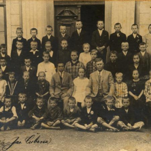 1926 Řídící učitel R.Sekanina a učitel J. Čubrna