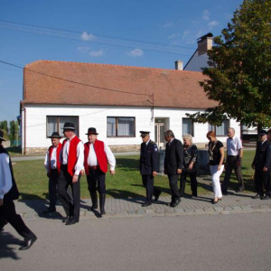 2.10.2011 u pomníku obětem válek