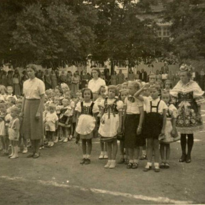1956 Dětský den před orlovnou