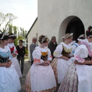 Stárky u kostela