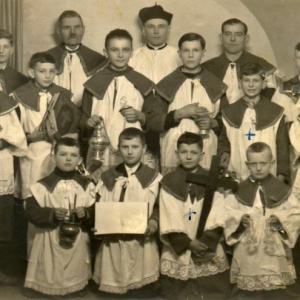 1941 Ministranti s P. Břetislavem Lauterbachem