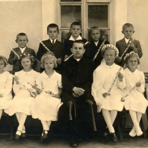 1942 První sv. přijímání s P. Václavem Kosinou