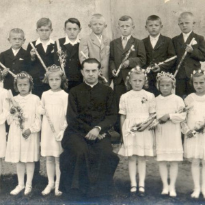 1943 První sv. přijímání s P. Václavem Kosinou