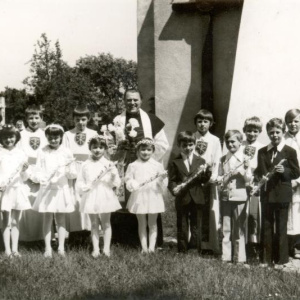 1977 První sv. přijímání s P. Františkem Šrámkem