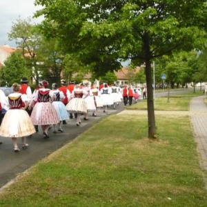 Průvod krojovaných