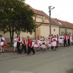 Průvod krojovaných