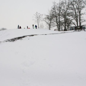 23.2.2013 kopec u hřiště