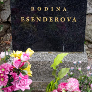 124 Esenderova