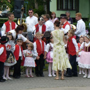 Hody 2009 - děti před vystoupením